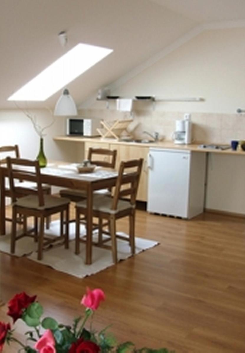 Ilona Apartmanhaz Komarom Luaran gambar