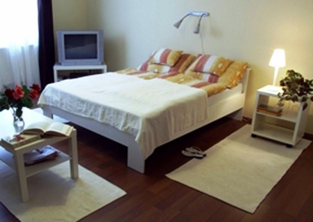 Ilona Apartmanhaz Komarom Luaran gambar