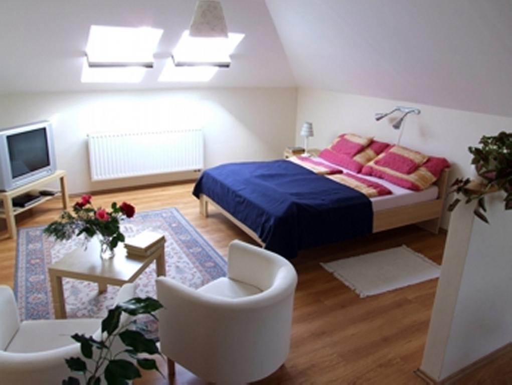 Ilona Apartmanhaz Komarom Bilik gambar