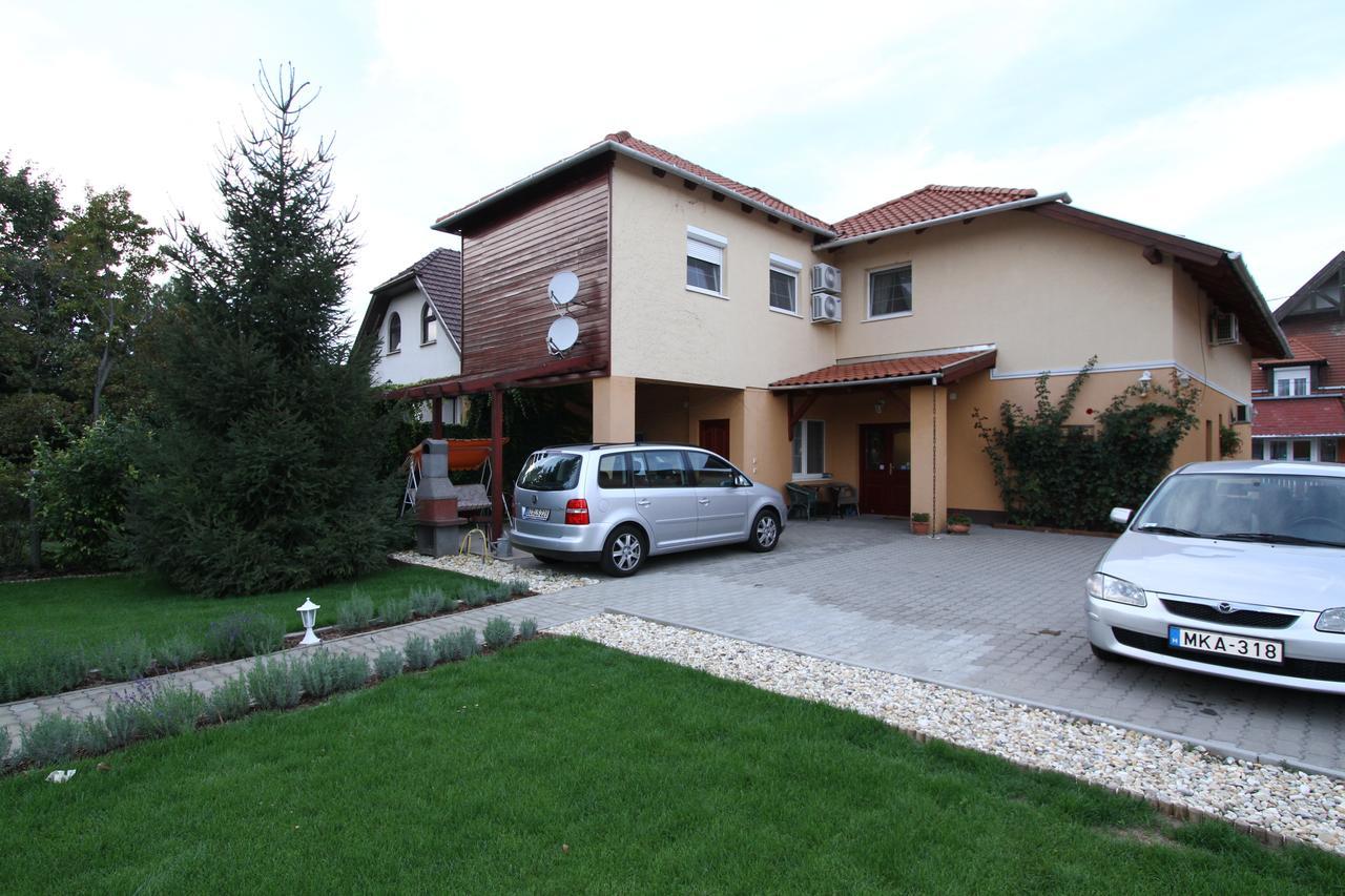 Ilona Apartmanhaz Komarom Luaran gambar