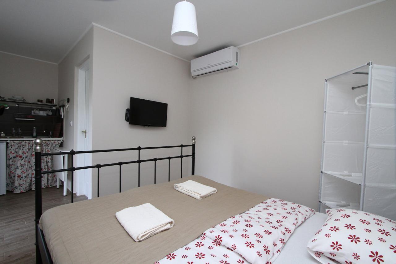 Ilona Apartmanhaz Komarom Luaran gambar